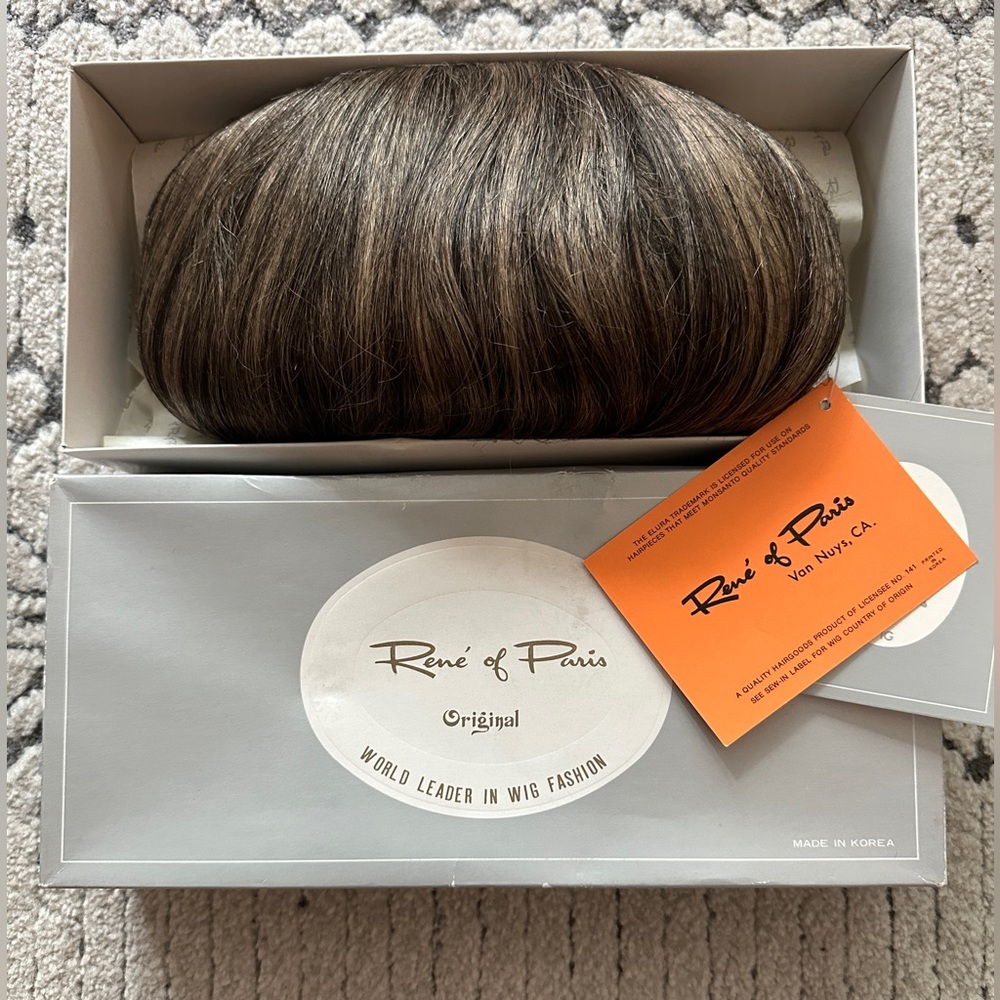 Vintage RENE OF PARIS WIG CHRISY Dark Shaded Blonde 3601 Fashion Wig.‎